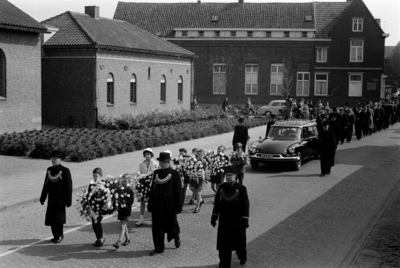 14-1889 Begrafenis Johannes Hubertus de Graauw, Teisterbandstraat 10