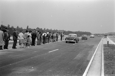 22-8934 Officiële ingebruikname viaduct Rijksweg A2 - Koningin Wilhelminaweg