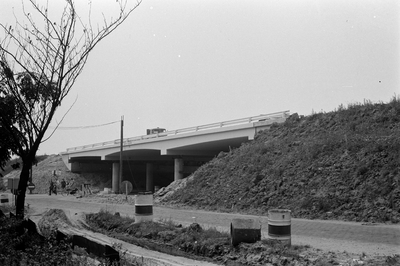 22-8935 Officiële ingebruikname viaduct Rijksweg A2 - Koningin Wilhelminaweg