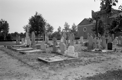20-635 katholieke kerk met begraafplaats