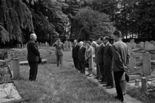 22-8940 Kranslegging bij de graven van de familie Philips op de Algemene begraafplaats aan de Bosschepoort, bij ...
