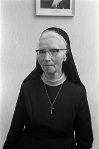14-2016 Portret van een zuster