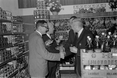14-2050 Opening supermarkt Van Oord