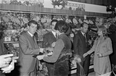14-2057 Opening supermarkt Van Oord