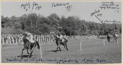 05_015_L_01 Duindigt. Voorburg prijs 1900 m. Flying Gal wint (1e prijs â ƒ 500)