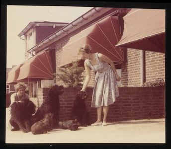 25_023 Annemiek Beissel von Gymnich (r) met Teun van der Zalm (l) met honden