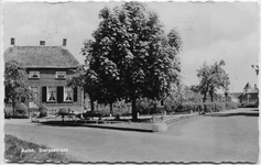 2-10012 Straatgezicht met plantsoentje