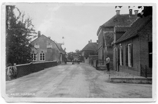 2-10022 Straatgezicht met auto