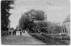 10-10039 Zicht in de richting van de Hervomde kerk. Links is nog een puntje te zien van de lagere school.