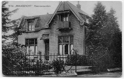 11-10005 Villa Maaszicht, ook wel villa Margaretha genoemd, enige tijd bewoond door dokter Jacob Wiegersma, bekend als ...