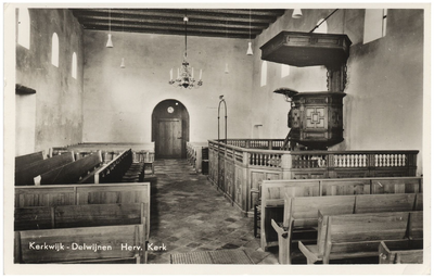 15-10022 Interieur hervormde kerk met preekstoel