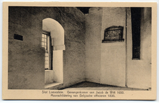18-10012 Interieur, gevangenkamer Jacob de Witt met muurschildering Belgische soldaten