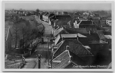 19-10036 Zicht vanaf de toren van de hervormde kerk richting Kerkdriel