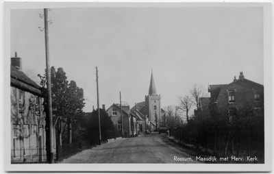 19-10053 Zicht richting hervormde kerk op de achtergrond