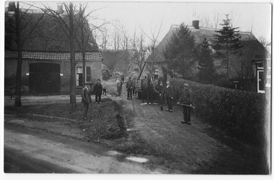 19-10111 Straatgezicht met paard en kar