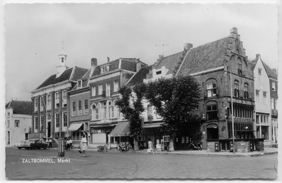 22-10234 Noordzijde met stadhuis en Oudheidkamer