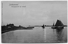22-10457 Veerstoep met veerhuis, op rivier zeilboten