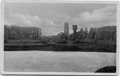 22-10635 Plantsoen met rechts de gasfabriek, op de voorgrond de watertoren en op de achtergrond de Sint Maartenskerk