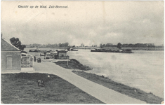 22-10903 Waalgezicht met veerstoep, stoomboten op de Waal
