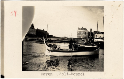 22-10967 Haven, met op de achtergrond het districshuis van het Polderdistrict Bommelerwaard boven de Meidijk