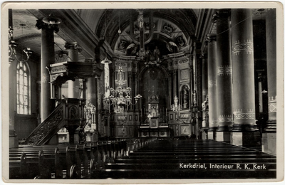 14-10119 Interieur met preekstoel en altaar katholieke kerk