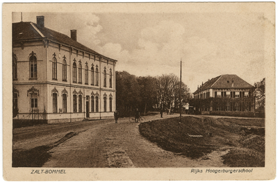 22-11126 Rijks Hogere Burgerschool (links) met hotel Tivoli (rechts)